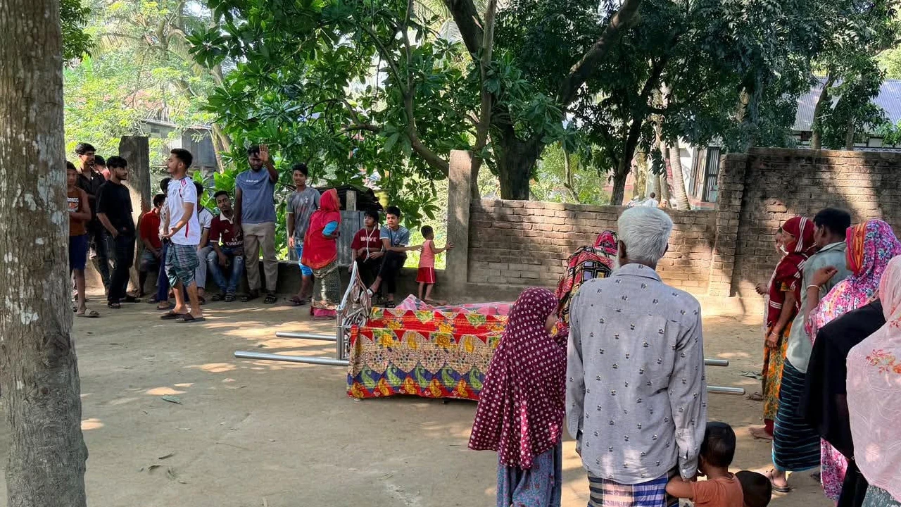 ভোরে হাঁটতে বেরিয়ে অজ্ঞাত গাড়ির ধাক্কায় প্রাণ গেল দম্পতির