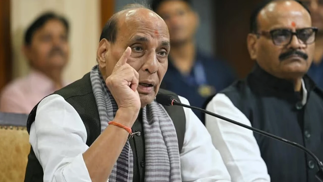 ‘বাংলাদেশ মডেলে’ সরকার উৎখাত করতে চাইছে কংগ্রেস: ভারতের প্রতিরক্ষামন্ত্রী