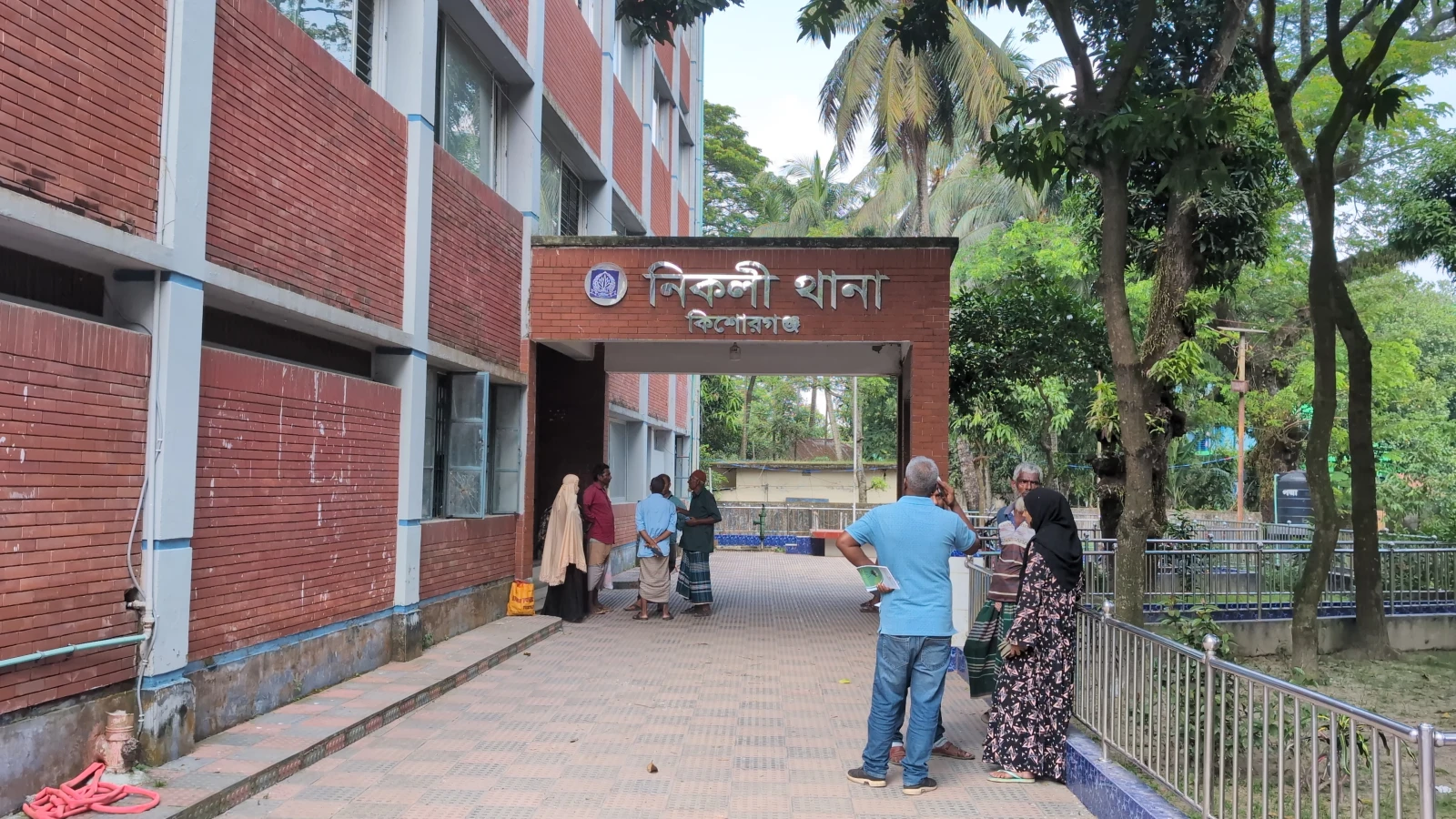 বিএনপি নেতার মার্কেটে হামলা-ভাঙচুরের অভিযোগ, গ্রেপ্তার ২