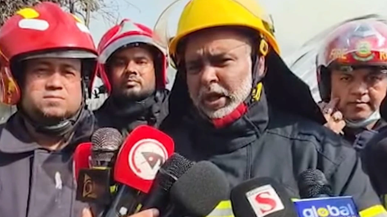 প্রায় ৪ ঘণ্টায় পর কাশিমপুরে কারখানার আগুন নিয়ন্ত্রণে