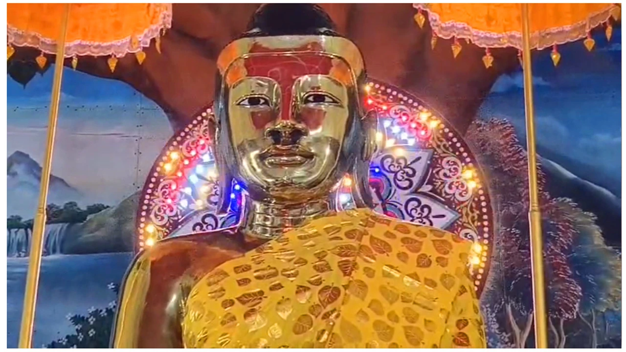 বৌদ্ধবিহারগুলোতে উদযাপিত হচ্ছে প্রবারণা পূর্ণিমা