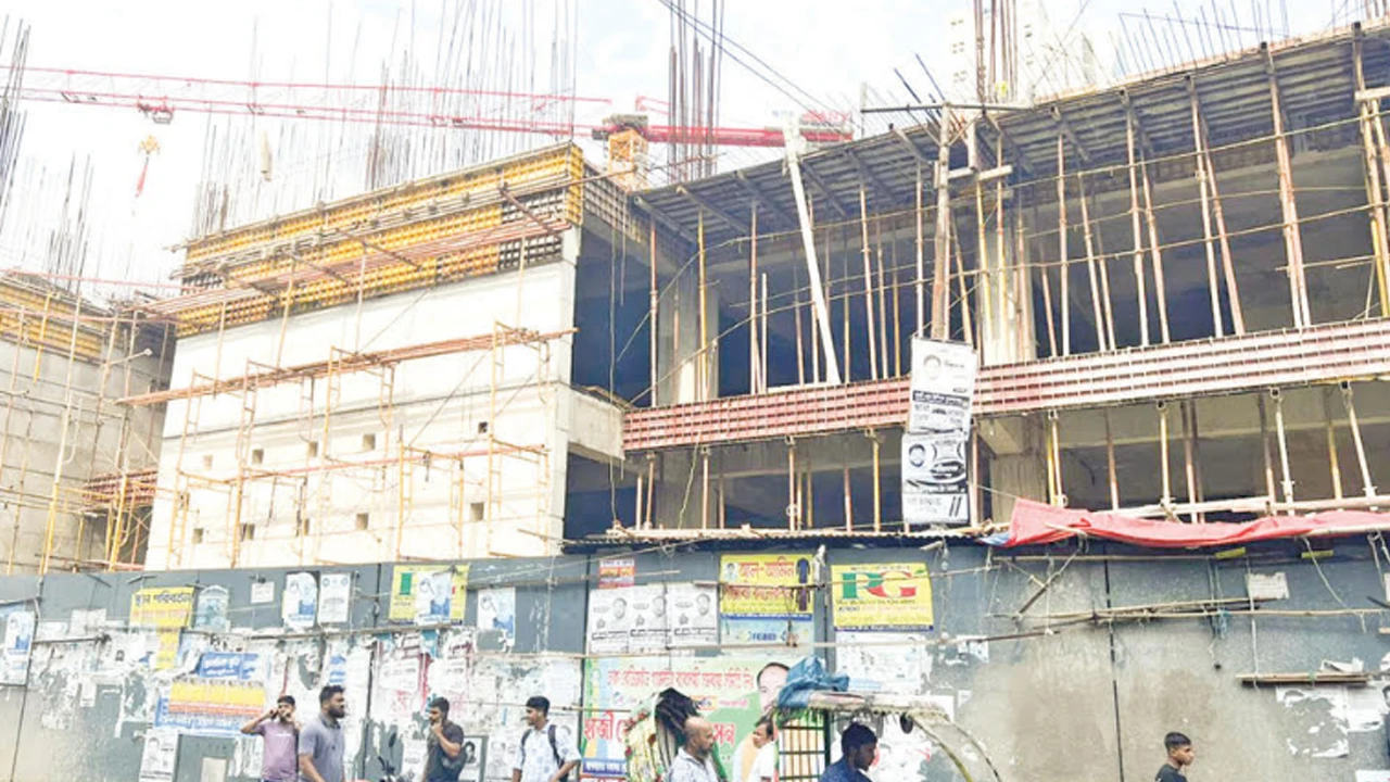 রেলের জমিতে অবৈধ ভবন করছে ডিএসসিসি