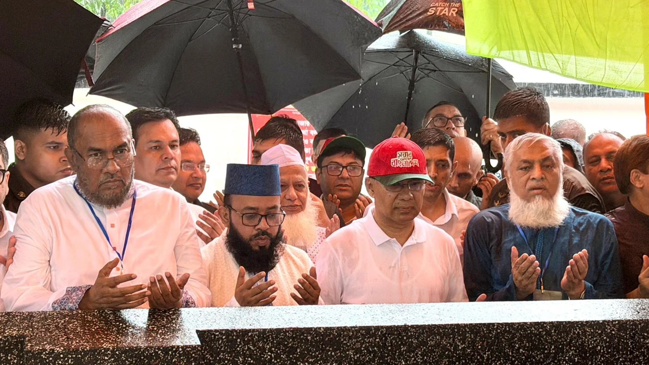 শাহজালাল (র.)-এর মাজার জিয়ারত করলেন প্রধানমন্ত্রী