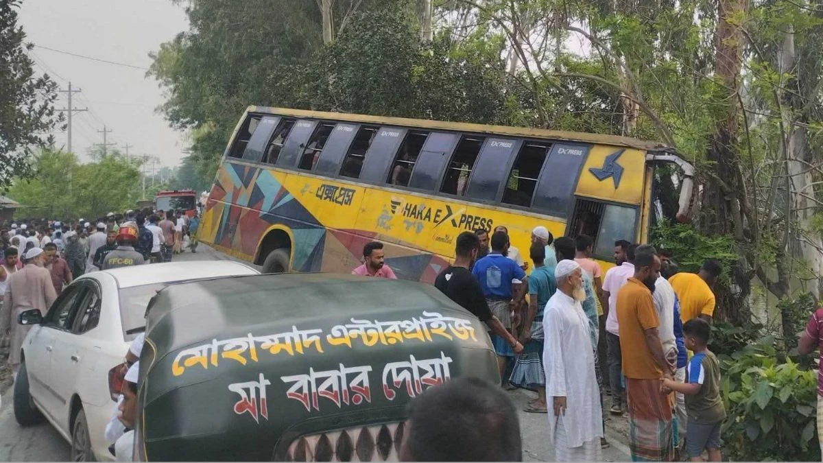 সিরাজগঞ্জে বাসচাপায় স্বামী-স্ত্রীসহ নিহত ৩