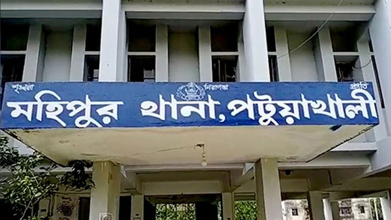 ব্যবসায়ীকে কুপিয়ে টাকা লুট, অবস্থা আশঙ্কাজনক