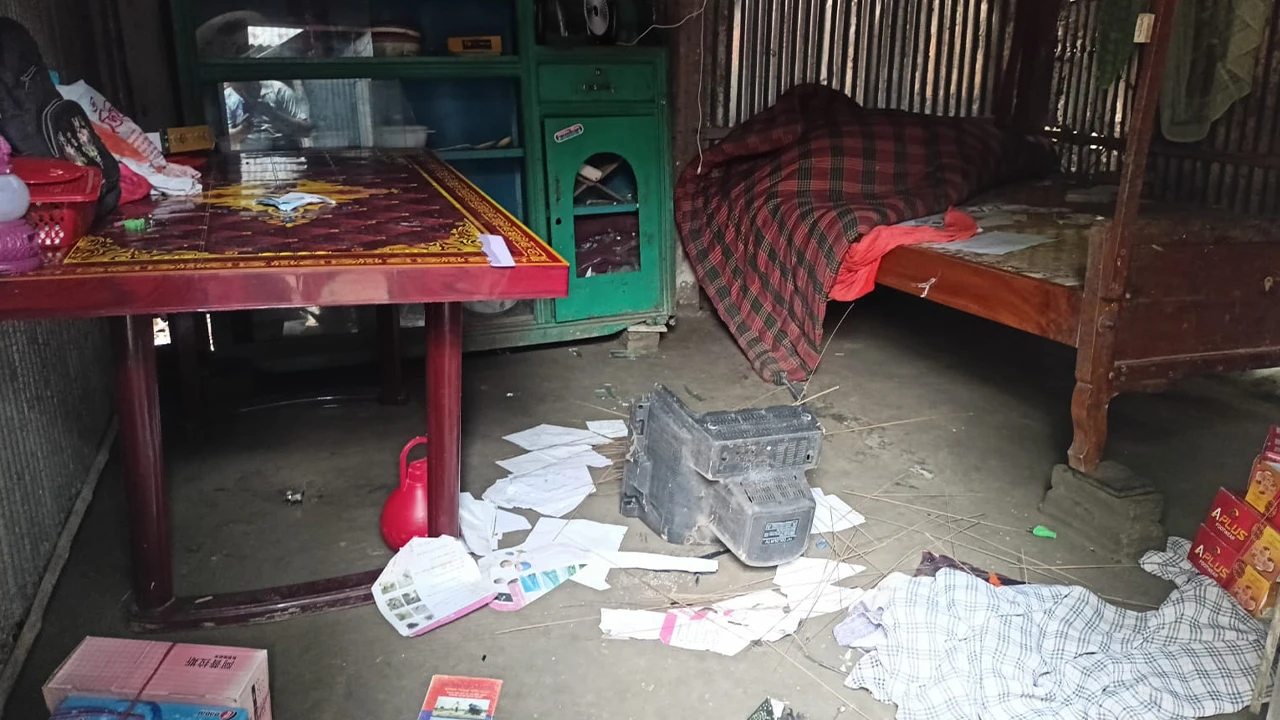 সুন্দরগঞ্জে বসতবাড়িতে হামলা-ভাঙচুর ও লুটপাটের অভিযোগ