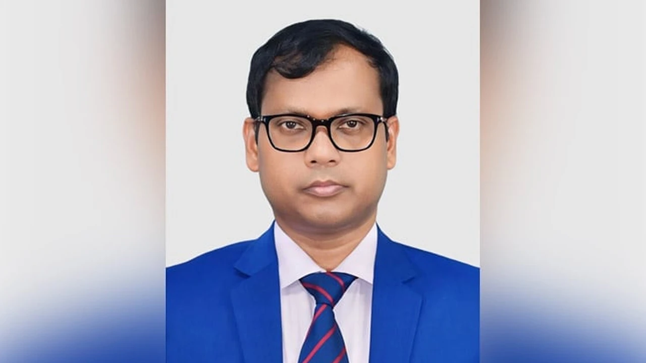 শাহজালাল (র.) মাজারে ৫ লাখ টাকা দিলেন সদ্য বিদায়ী ডিসি