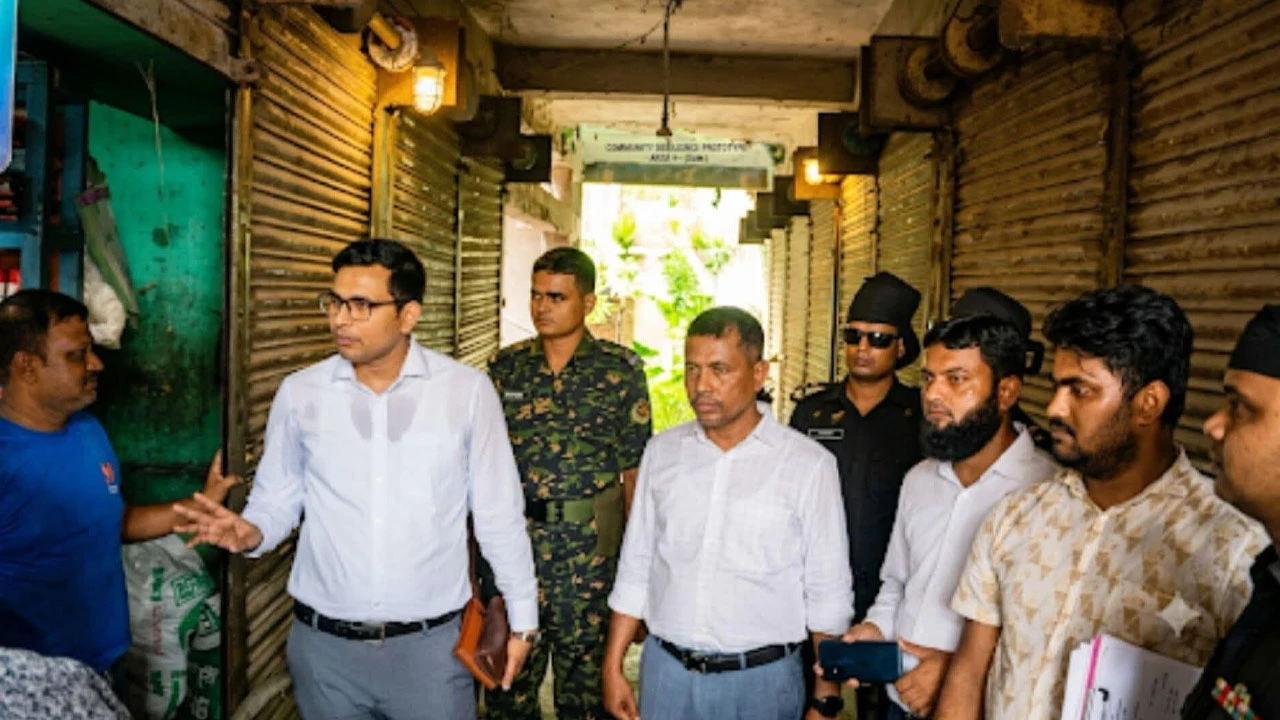 নিষিদ্ধ পলিথিনের বিরুদ্ধে অভিযান, জরিমানা ৭ হাজার টাকা