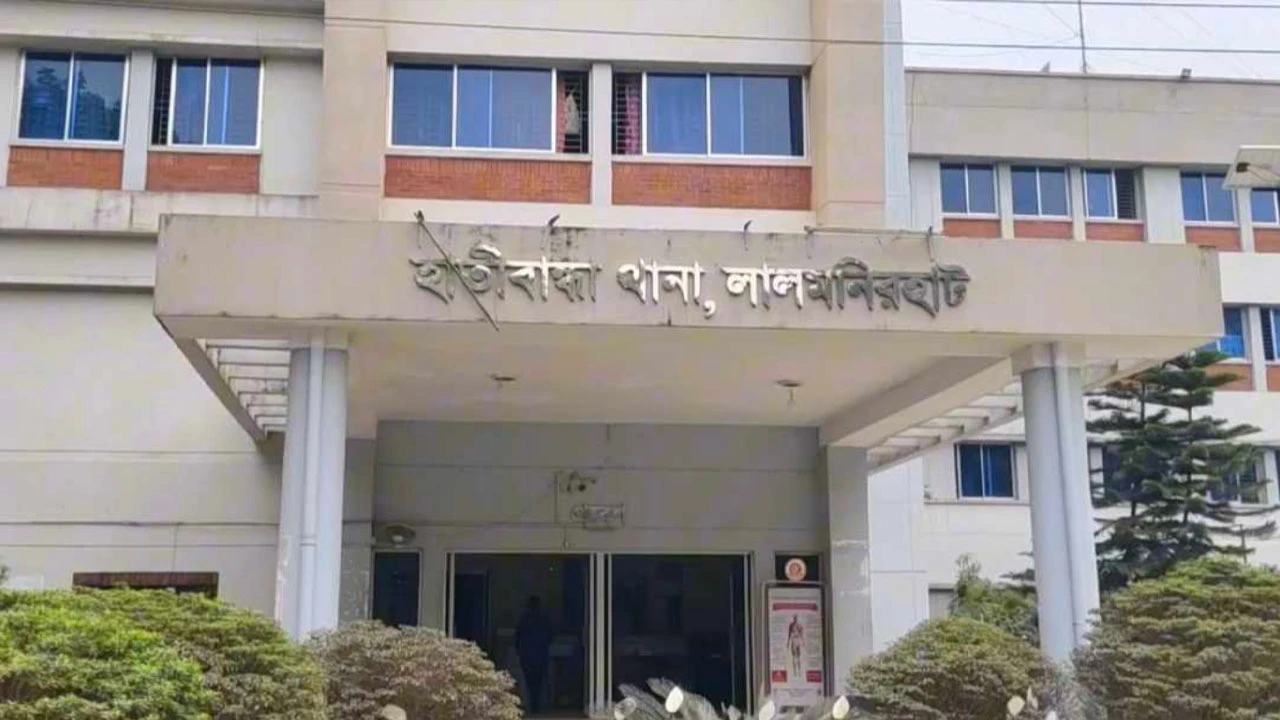 আসামির দায়ের কোপে দুই পুলিশ সদ্যস আহত