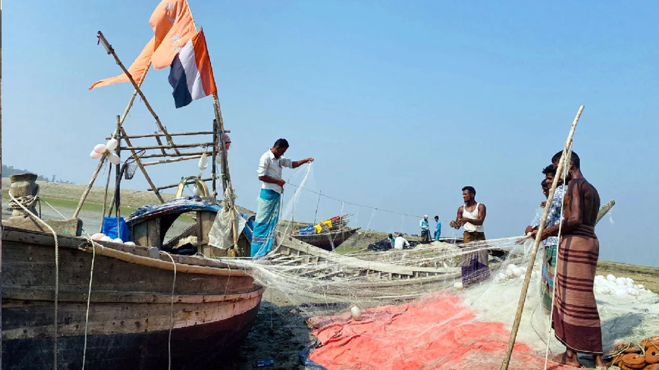 ভরা মৌসুমেও মিলছে না  ইলিশ, দুশ্চিন্তায় জেলে পরিবার