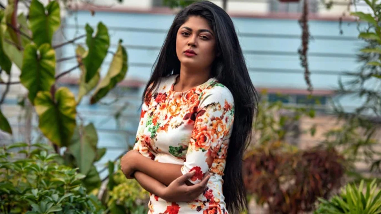 ফের বিয়ে করেছেন মৌসুমী হামিদ, বরসহ প্রকাশ্যে বেবিবাম্প নিয়ে হাজির
