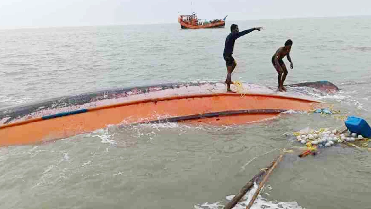 ১০ দিন পর মিলল নিখোঁজ ট্রলার: উদ্ধার ৯ জেলের মরদেহ