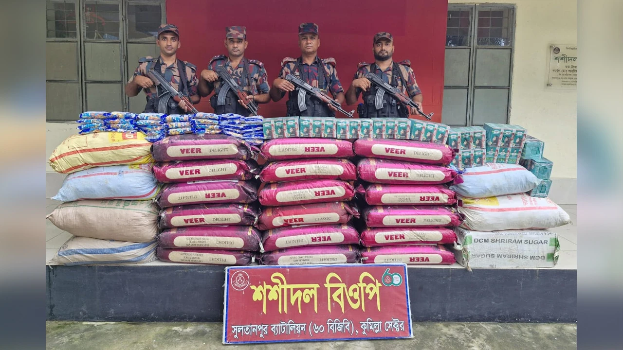 বিজিবির অভিযানে লাখ টাকার ভারতীয় চোরাচালানি পণ্য জব্দ