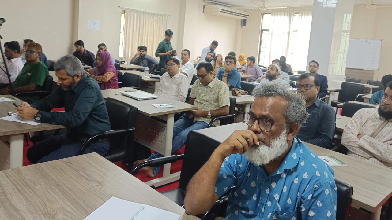 জলবায়ু সহিষ্ণু কৃষি ও খাদ্য নিরাপত্তা নিয়ে নোবিপ্রবিতে সেমিনার