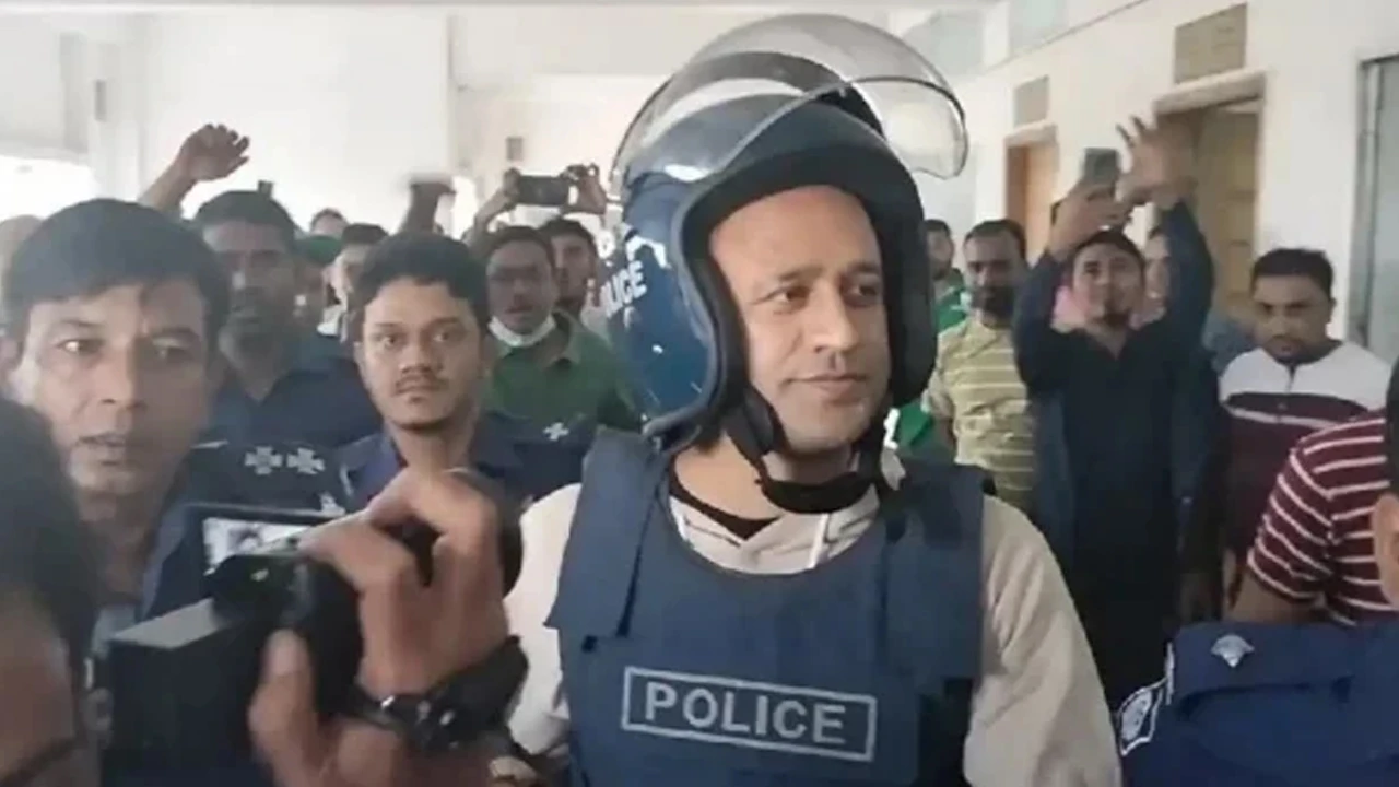 দুই মামলায় জামিন পেলেন ব্যারিস্টার সুমন