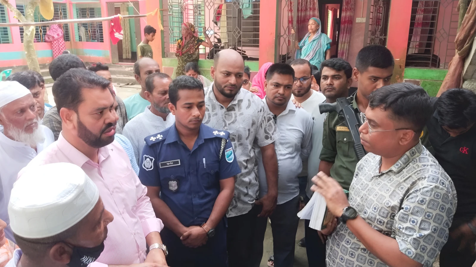 বরযাত্রী নয়, বাল্যবিবাহ ঠেকাতে বিয়েবাড়িতে হাজির ইউএনও