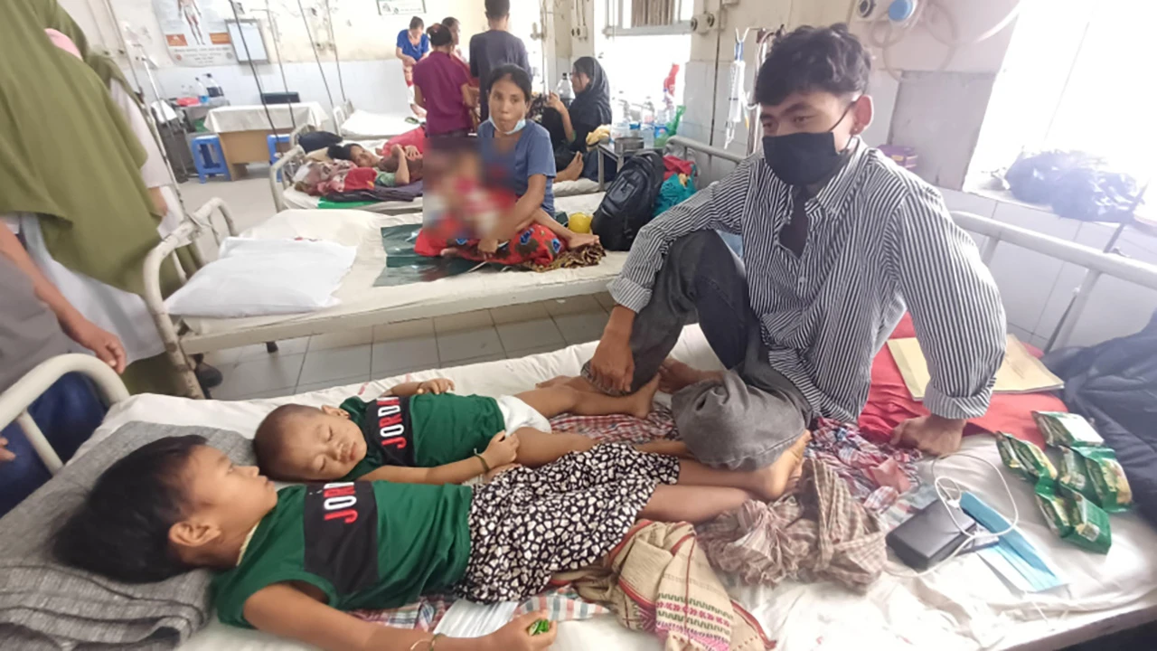 সন্তানদের সেবা করতে করতেই মায়ের মৃত্যু, এখনো হাসপাতালে দুই শিশু
