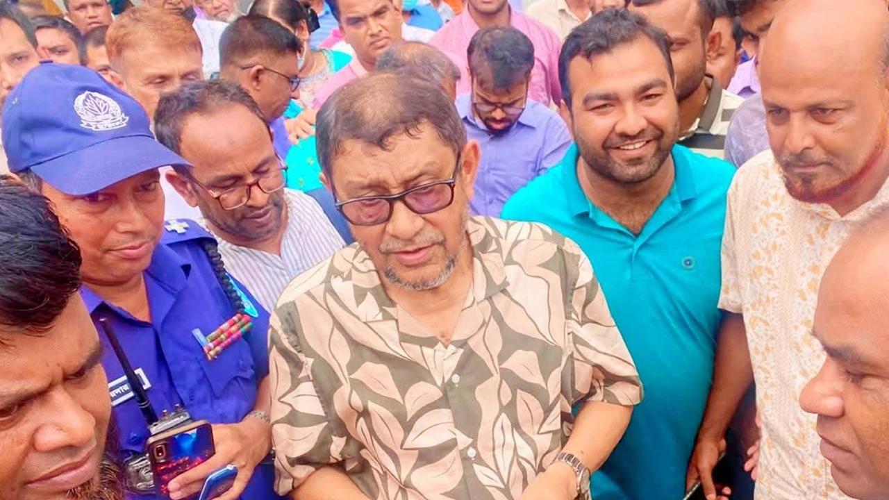 গাইবান্ধায় হঠাৎ হাসপাতাল পরিদর্শনে স্বাস্থ্যমন্ত্রী