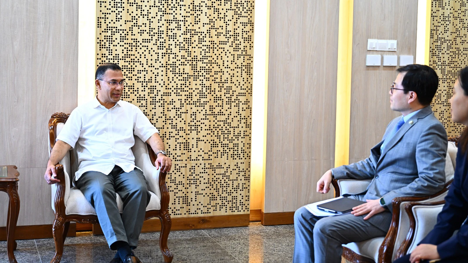 প্রধানমন্ত্রীর সঙ্গে দক্ষিণ কোরিয়ার বাণিজ্যমন্ত্রীর সৌজন্য সাক্ষাৎ