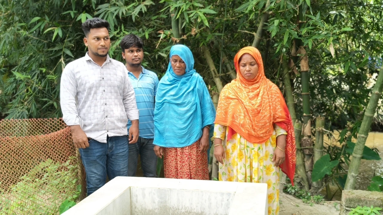 ছেলেকে হারিয়ে অন্ধকার জীবনে শহীদ মিরাজের মা