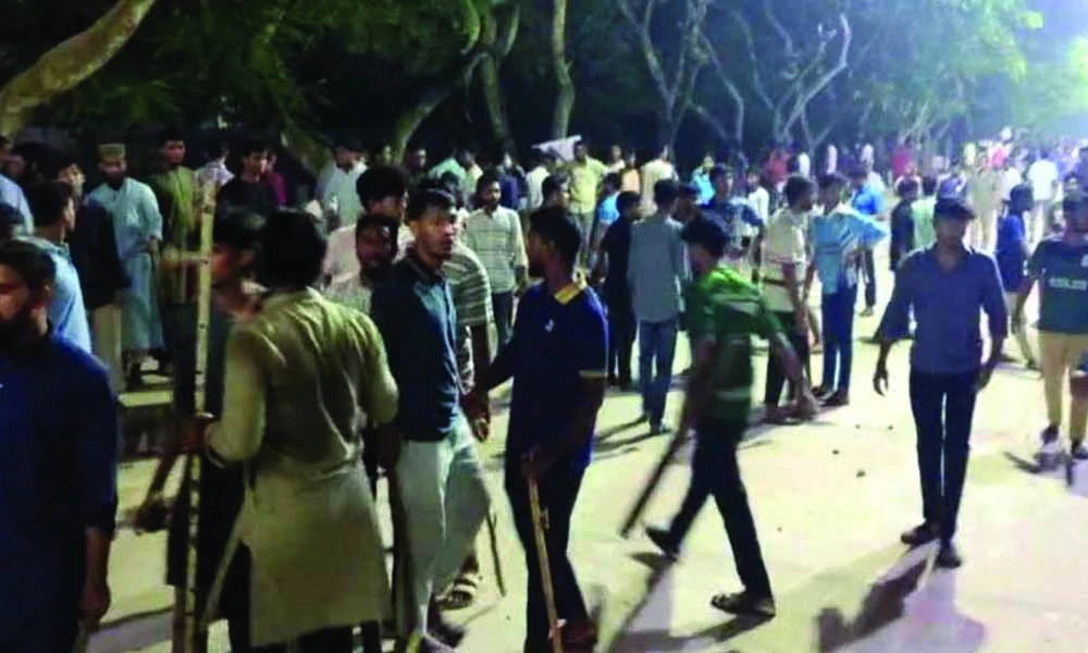 বেরোবিতে ছাত্রদল-শিবিরের ধাওয়া-পাল্টা ধাওয়া
