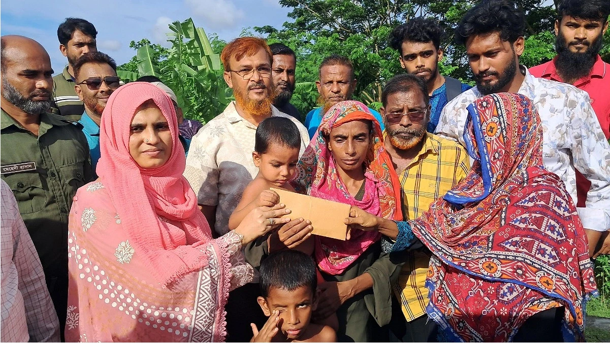 চুল বিক্রি করে ঘর ভাড়া দেওয়া রেহানা পেলেন ঘর-খাদ্য-অর্থ