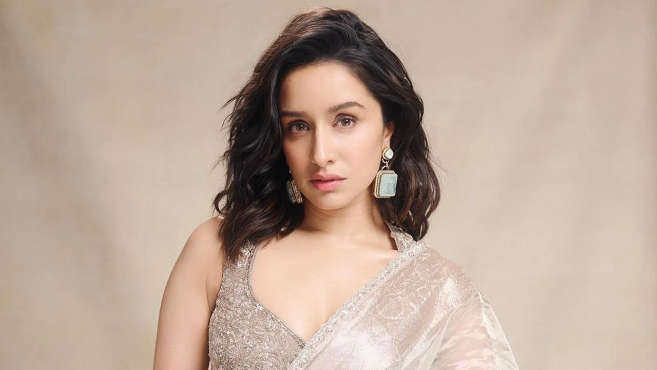 ২০ কোটি রুপির পারিশ্রমিক ছেড়ে প্রযোজক হওয়ার পথে শ্রদ্ধা কাপুর