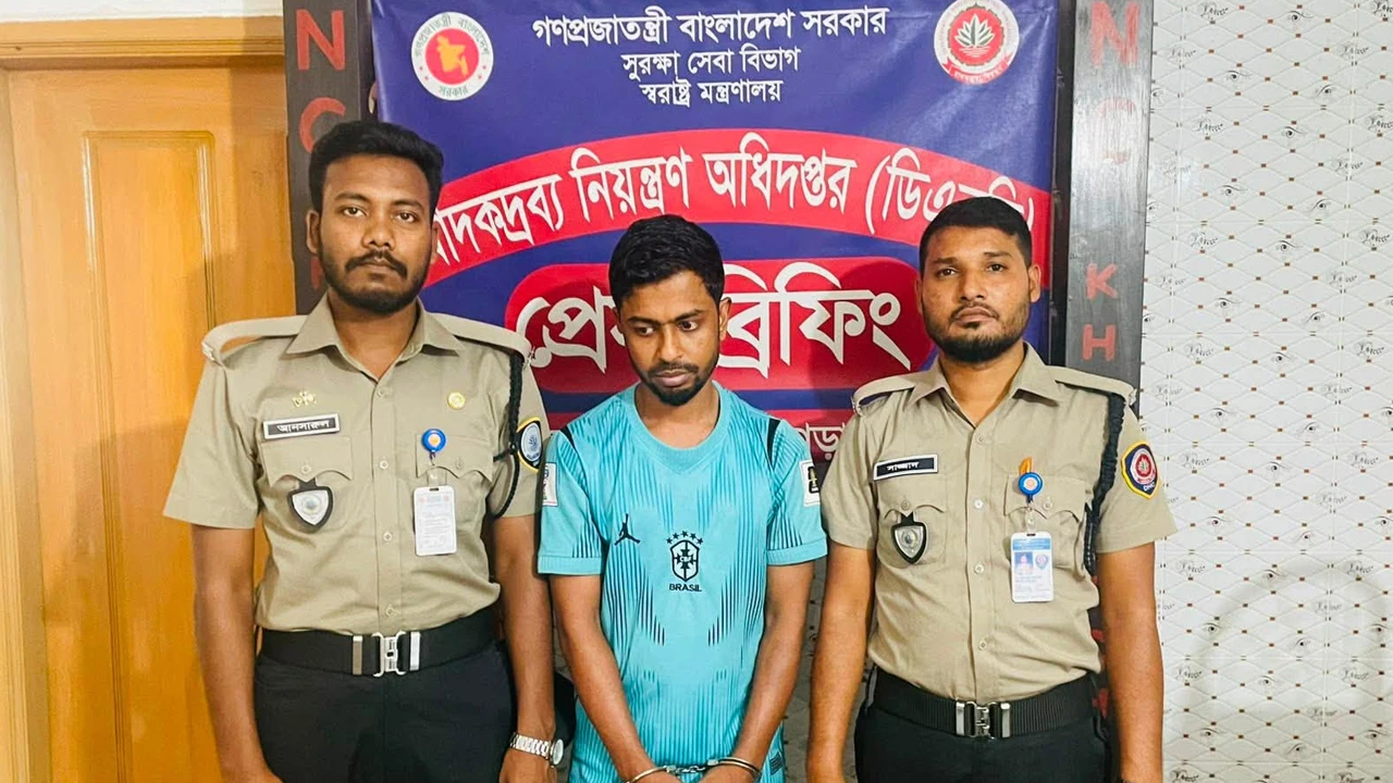 খাগড়াছড়িতে ৪০ পিস ইয়াবাসহ যুবক আটক