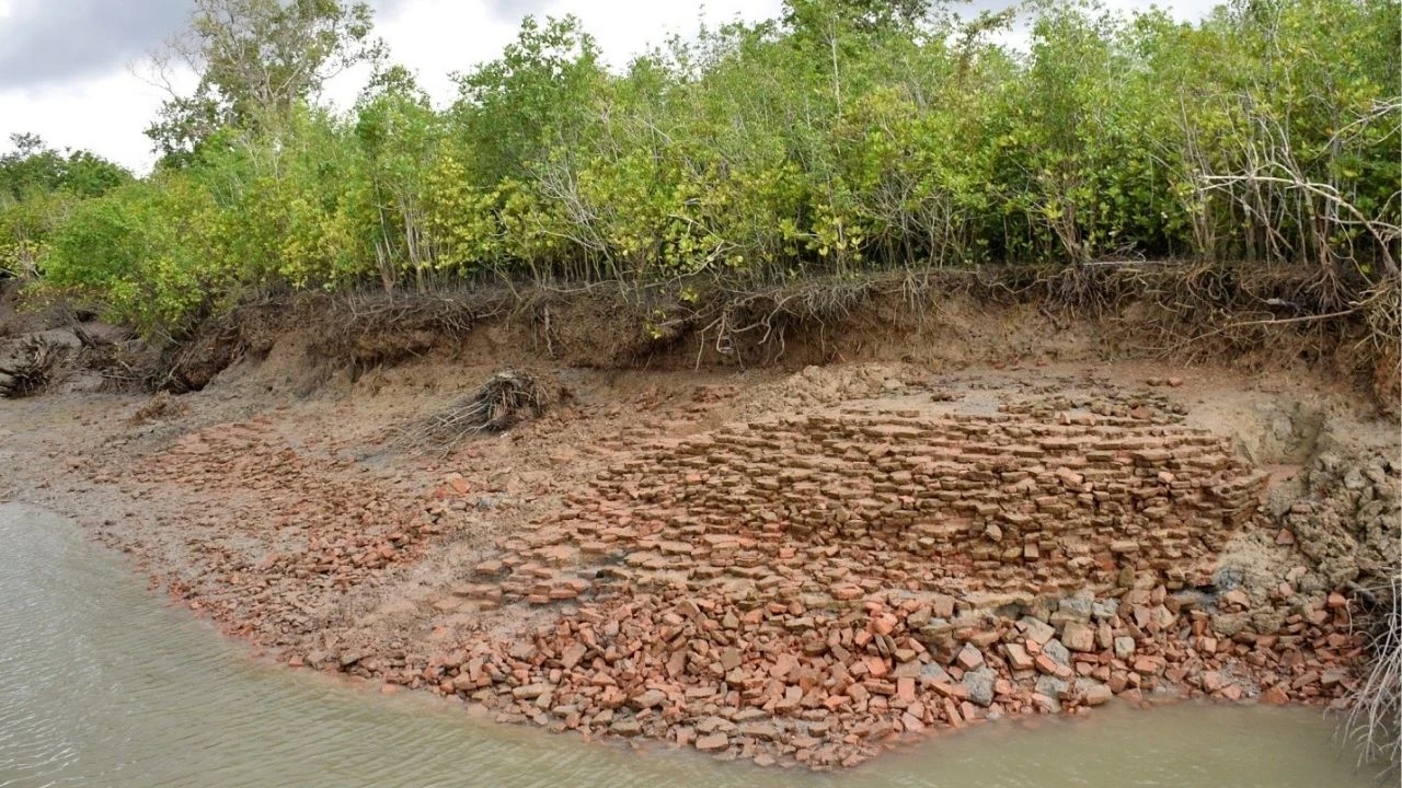 জোয়ার-ভাটায় হারিয়ে যাচ্ছে ইতিহাস!