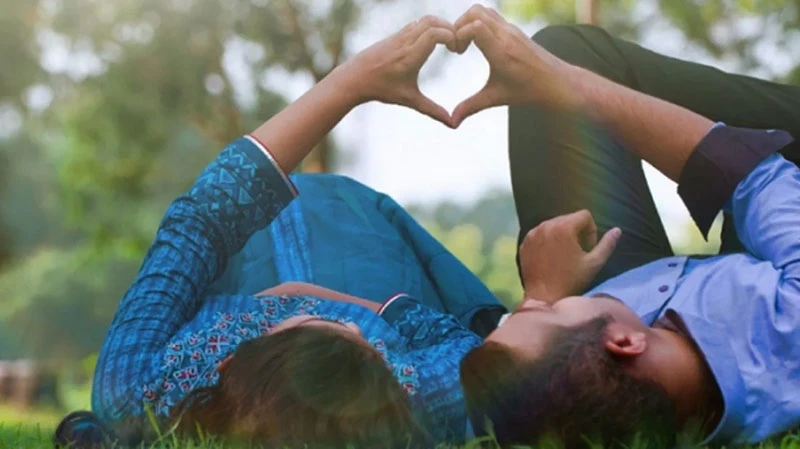 আজ বিশ্ব ‘গার্লফ্রেন্ড দিবস’