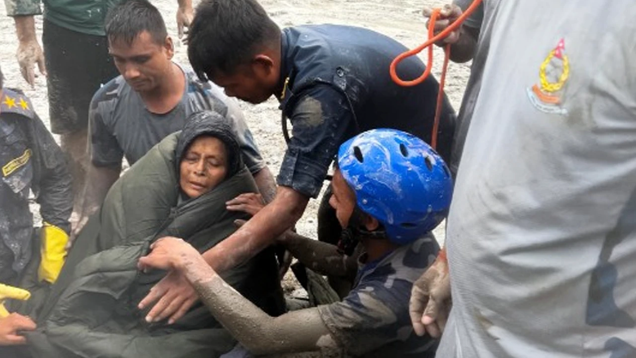 নেপালে এবার ১০ দিন পর জীবিত উদ্ধার ৬৪ বছরের নারী