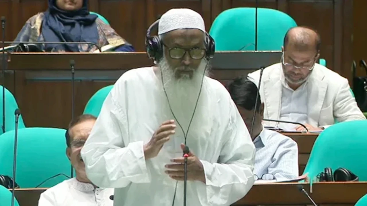 ২০২৭ সালের হজ প্যাকেজের খরচ কমেছে: ধর্মমন্ত্রী