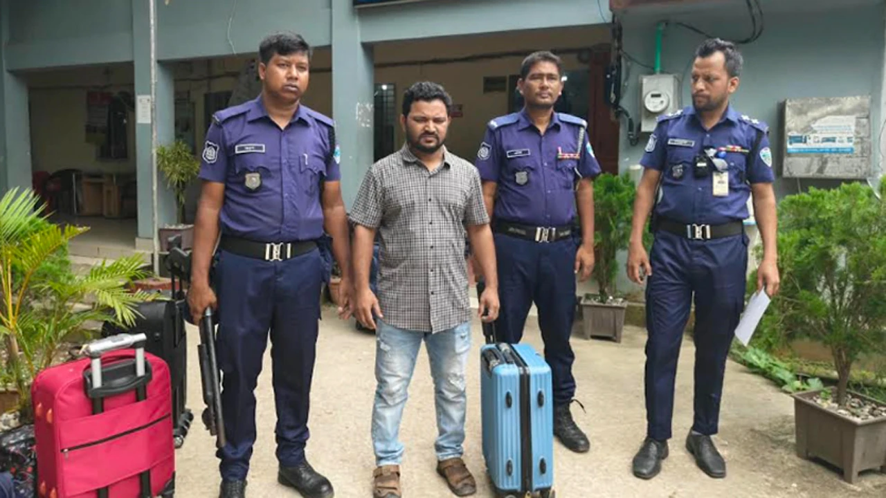 ভারতে পালানোর সময় আটক জুলাই আন্দোলনের হত্যা মামলার আসামি