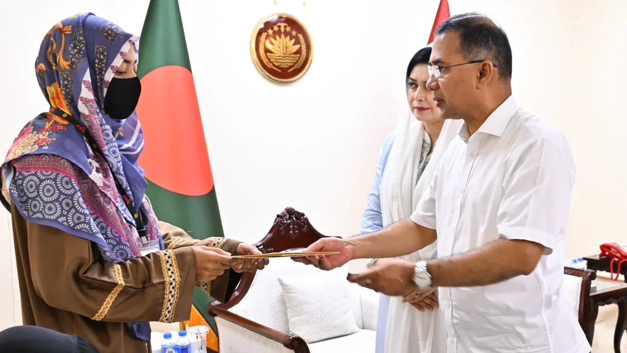 শহীদ সেনাসদস্যদের পরিবারকে আর্থিক সহায়তা দিলেন প্রধানমন্ত্রী