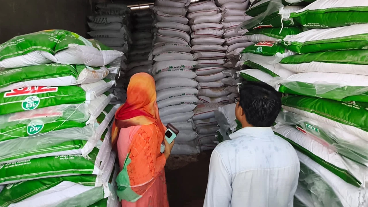 দীঘিনালায় অবৈধ মজুদ ২১ টন ডিএপি সার জব্দ