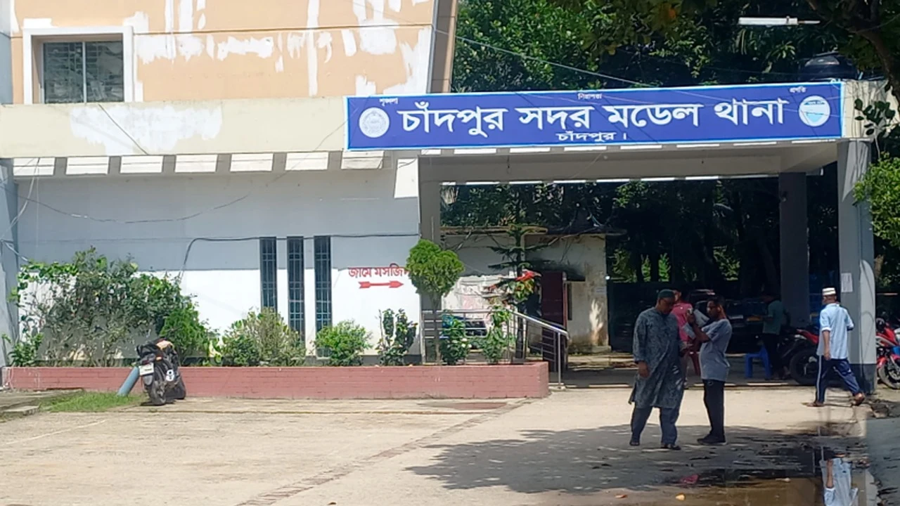 চাঁদপুরে নির্মাণাধীন ভবনের ছাদ থেকে পড়ে ঠিকাদারের মৃত্যু
