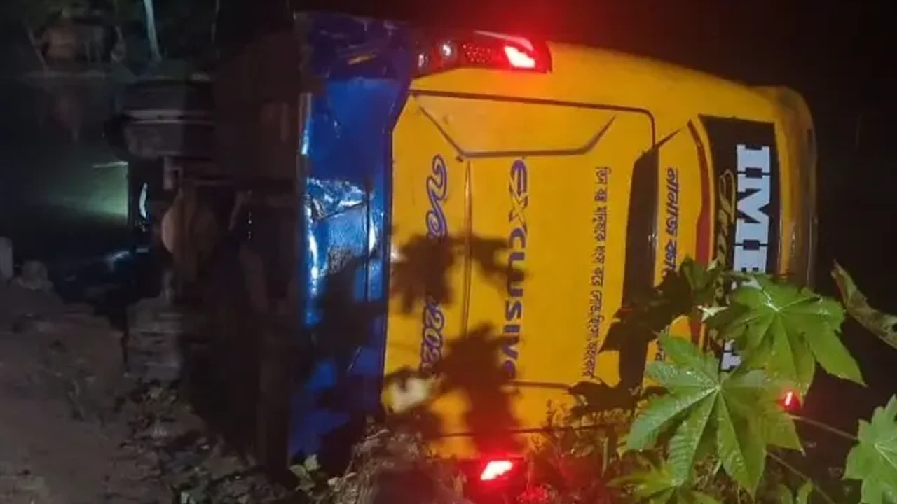 পটুয়াখালীতে বাস-অটোরিকশা সংঘর্ষে নিহত ৪