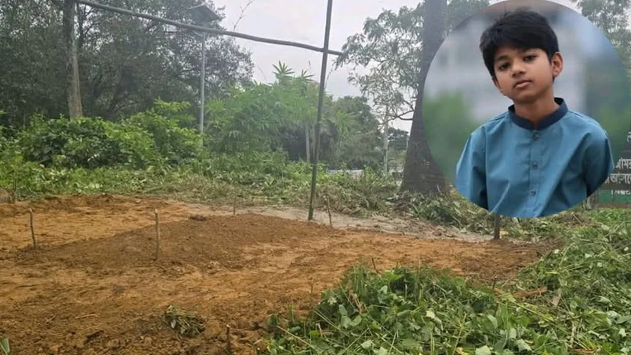 পারিবারিক কবরস্থানে অপ্রতিমের দাফন