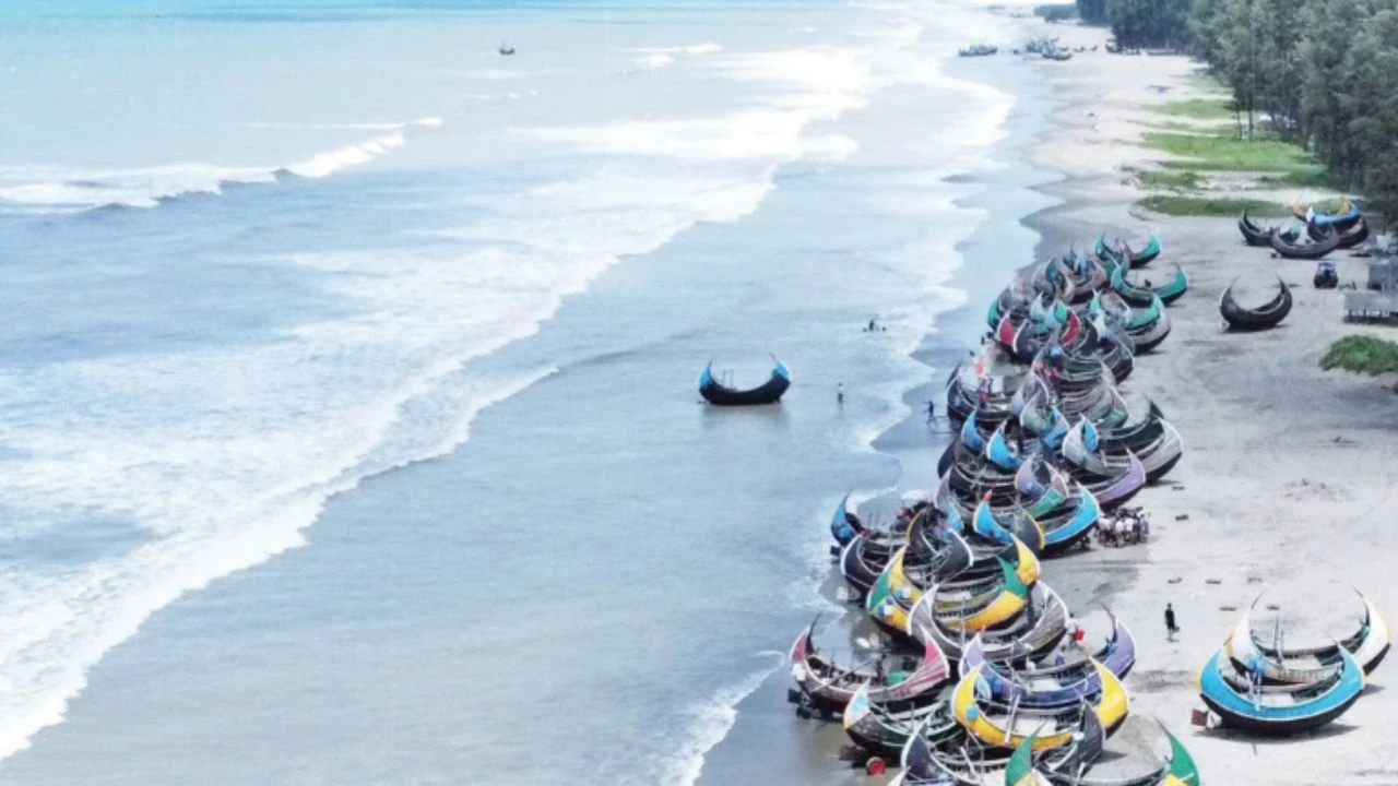 পর্যটনেই ঘুরছে অর্থনীতি