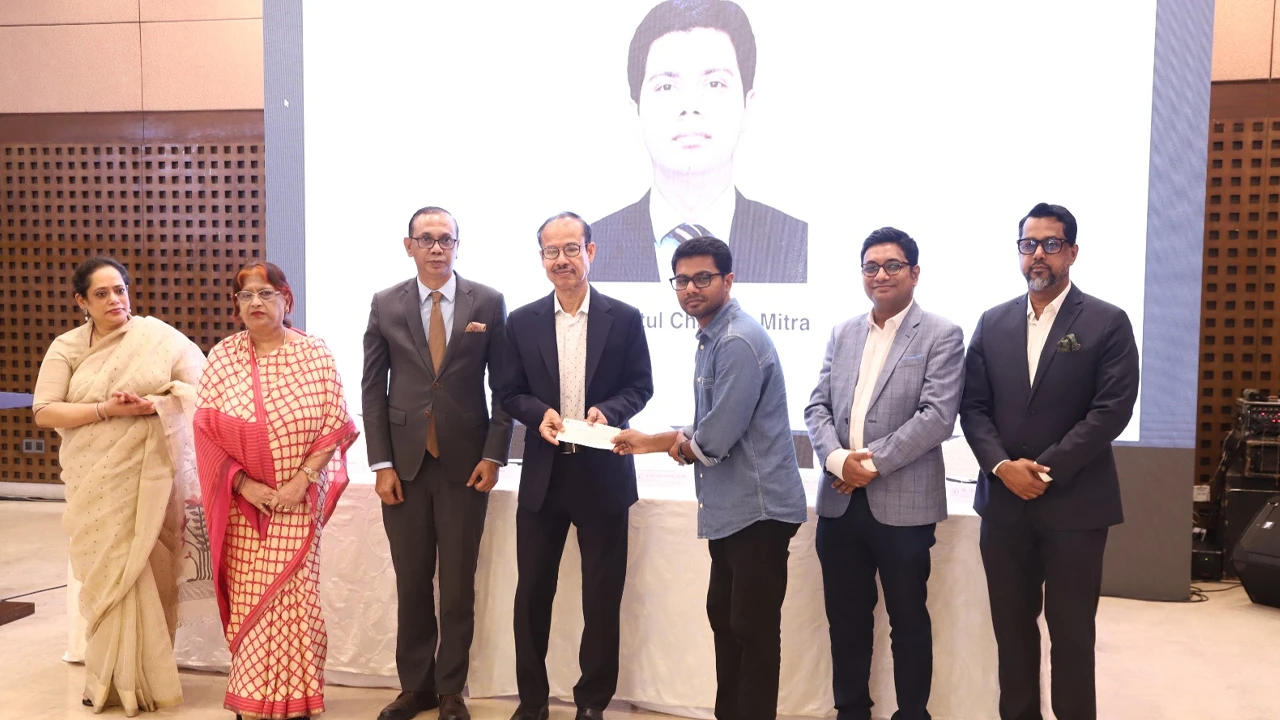 পাঁচ ব্রোকার হাউজের বিনিয়োগকারীদের অর্থ ফেরত দেওয়া শুরু