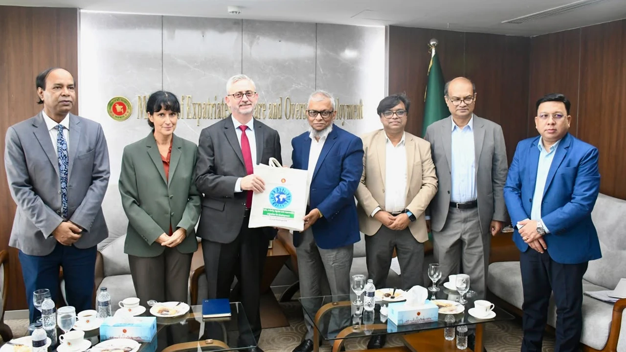 প্রবাসী কল্যাণ মন্ত্রীর সাথে ইইউ রাষ্ট্রদূতের বৈঠক