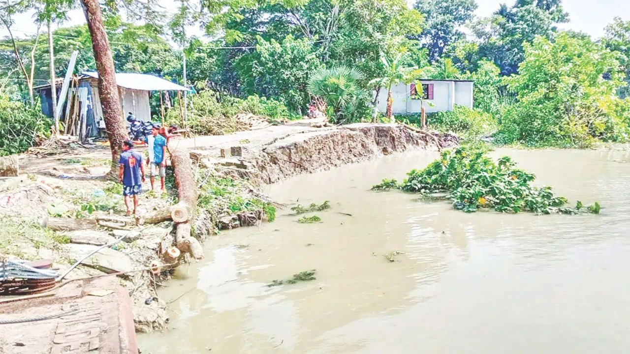 সুগন্ধার গ্রাসে বাবুগঞ্জ