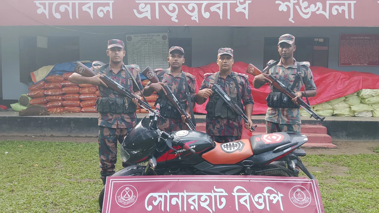 সীমান্তে বিজিবির অভিযানে ২৬ লাখ টাকার পণ্য জব্দ