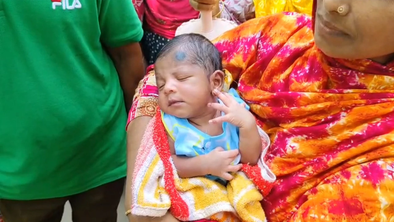 চলন্ত বাসে জন্ম, আজীবন ফ্রি যাতায়াতের সুবিধা পেল শিশু