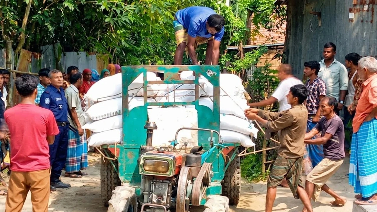 গাইবান্ধায় বাড়িতে মজুত রাখা ৪৭ বস্তা সার জব্দ