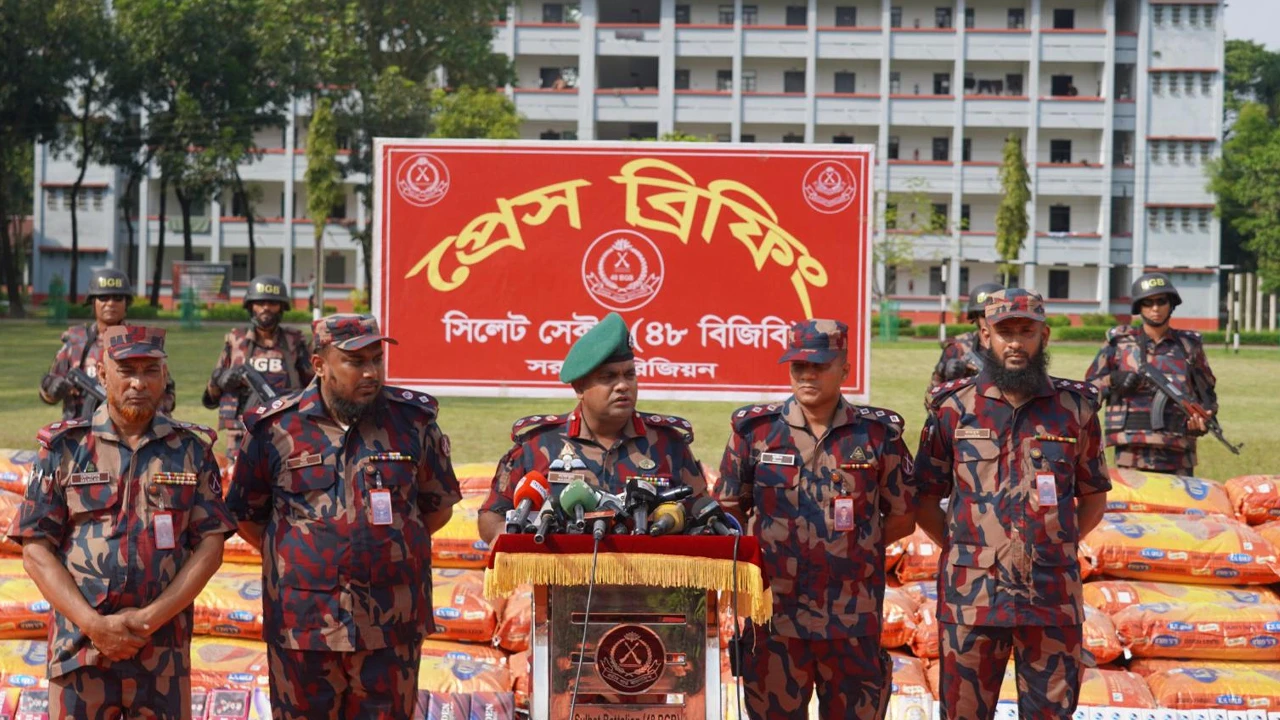 সীমান্তে বিজিবির অভিযানে কোটি টাকার পণ্য জব্দ