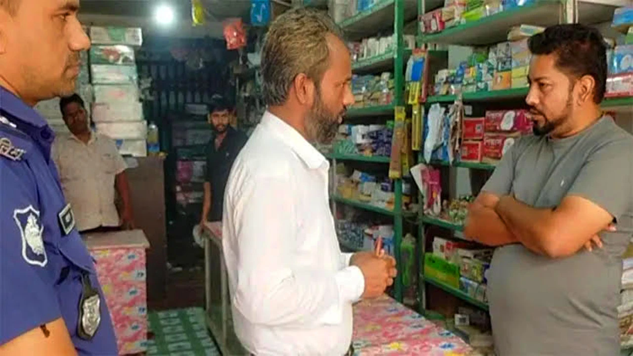 অতিরিক্ত দামে গ্যাস সিলিন্ডার বিক্রি, ৩ প্রতিষ্ঠানকে জরিমানা