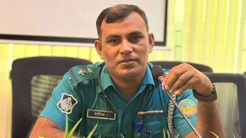ছিনতাইকারীর ছুরিকাঘাতে পুলিশ কর্মকর্তা আহত, আটক ২