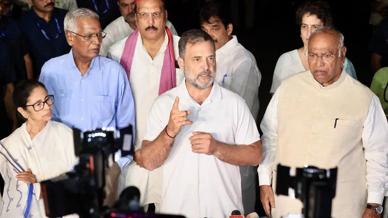 জ্ঞানেশ কুমারের বিরুদ্ধে সুপ্রিম কোর্টে আবেদন রাহুলদের
