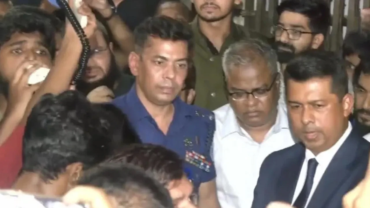 ‘চুয়েটে না ফেরার শর্তে’ ৩০ ঘণ্টা পর অবরুদ্ধ ভিসিকে উদ্ধার